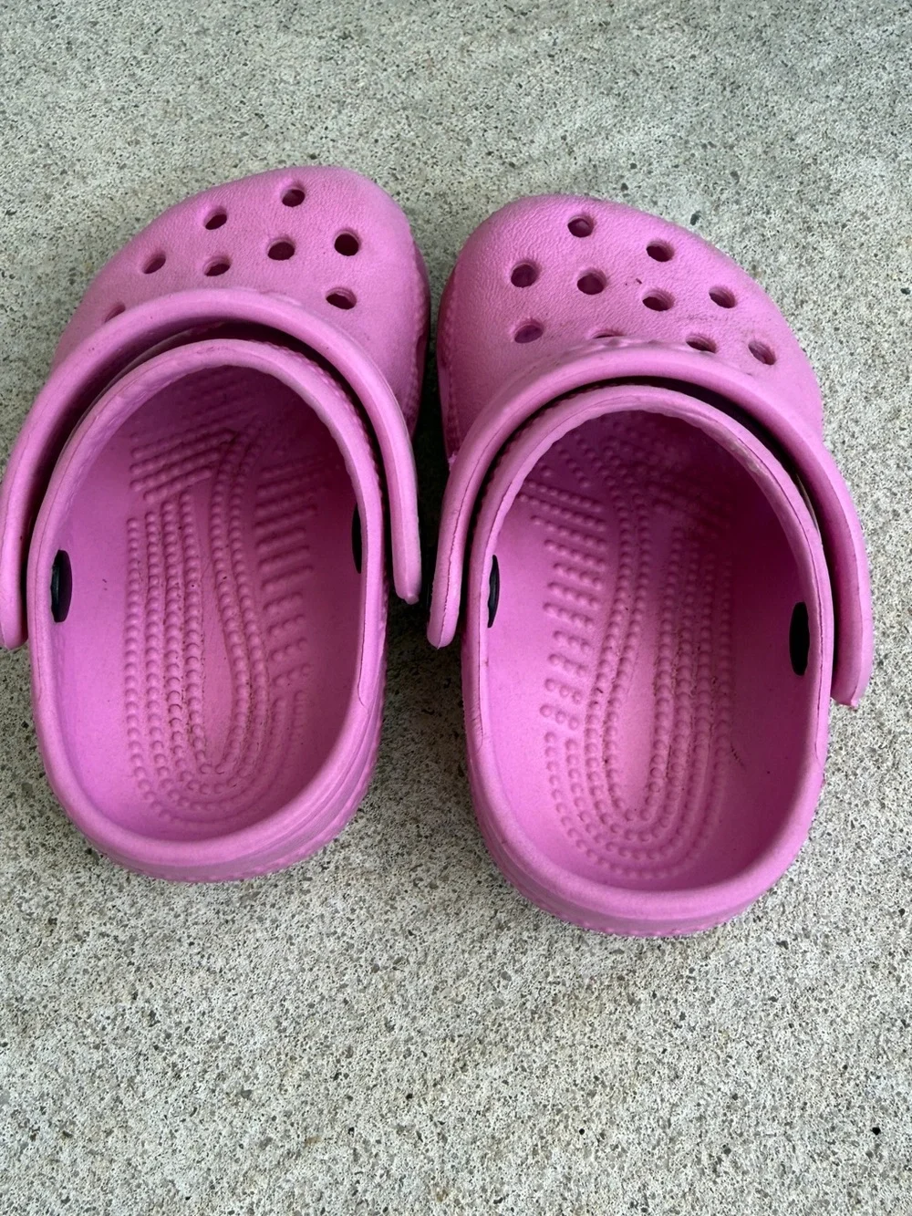 CROCS Kids Classic Clog in Bright Pink
